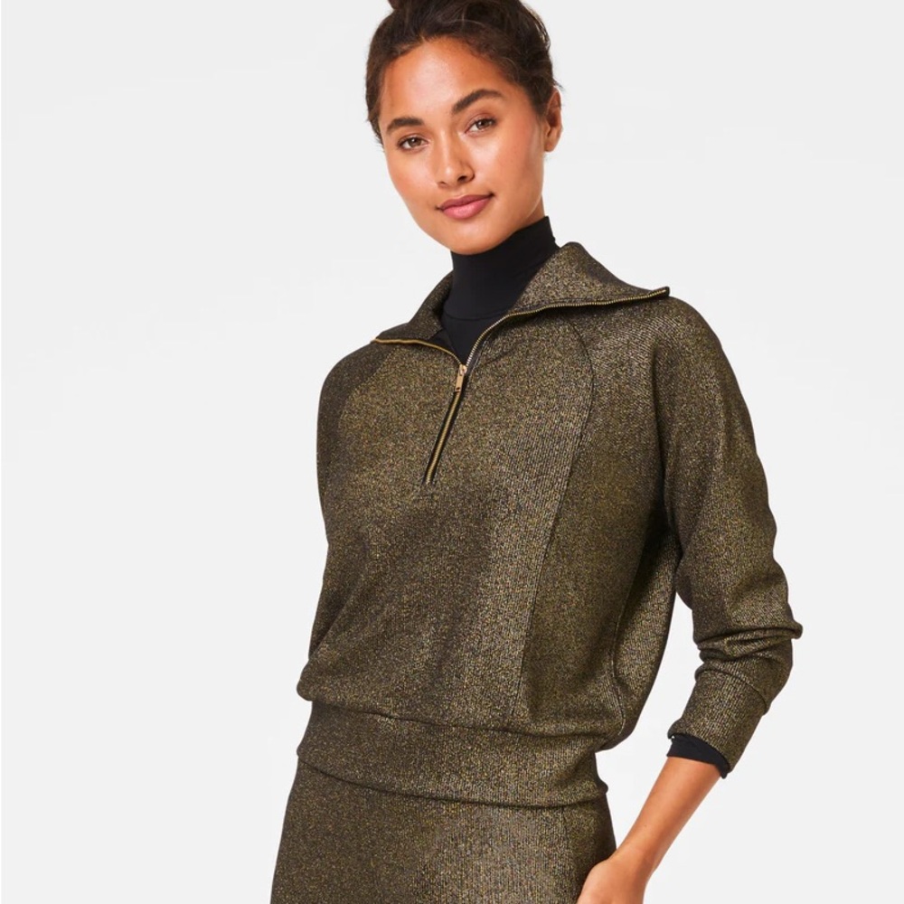 SPANX® AirEssentials
Half Zip in Very Black Gold
